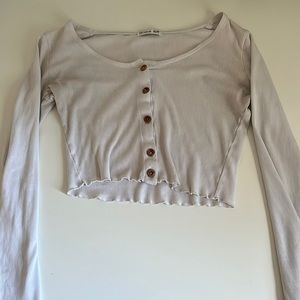 off white long sleeve crop top with buttons
